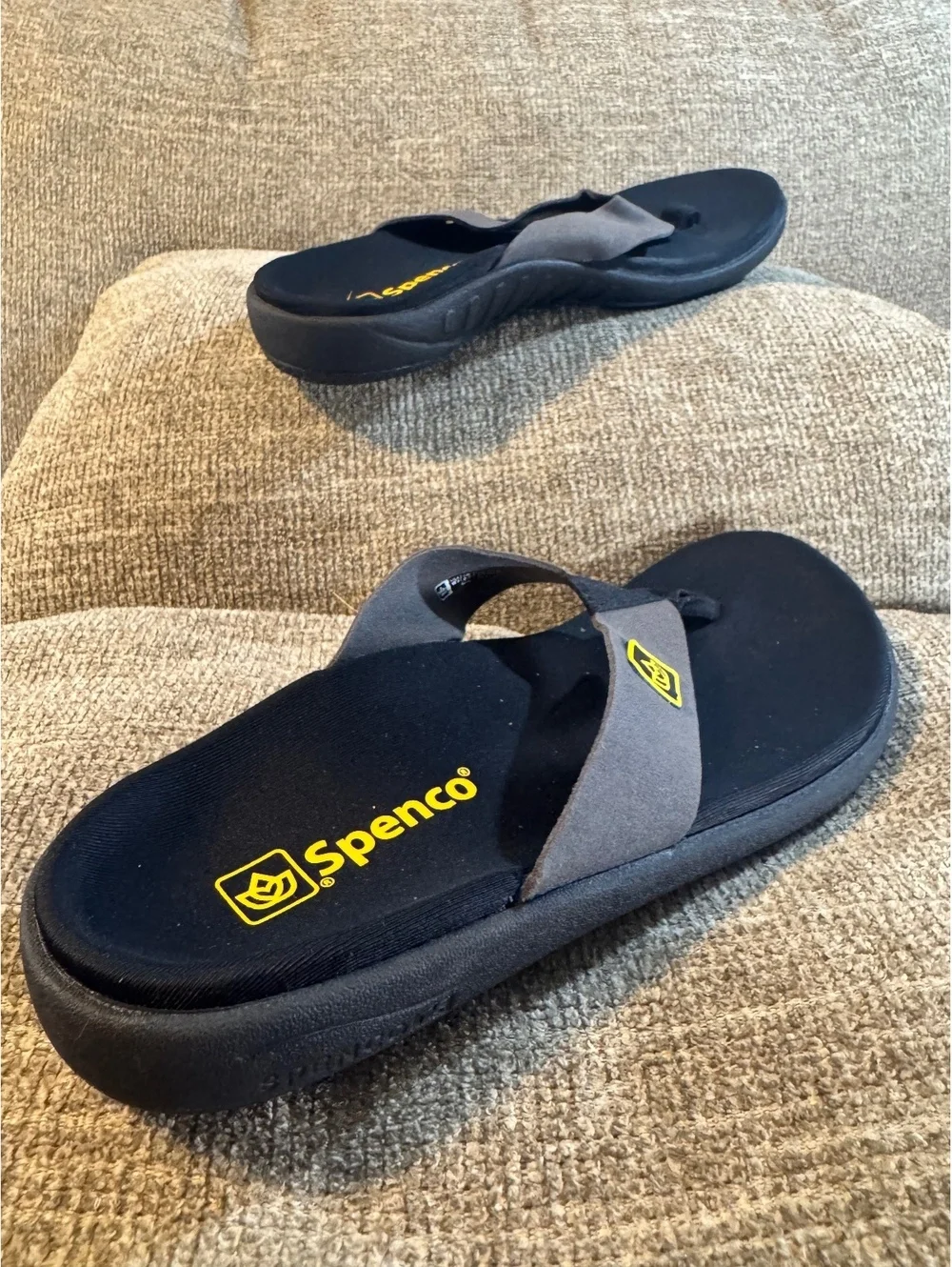Spenco Women's Yumi Plus Orthotic Flip Flops Sandal Size 9 Black / Grey
